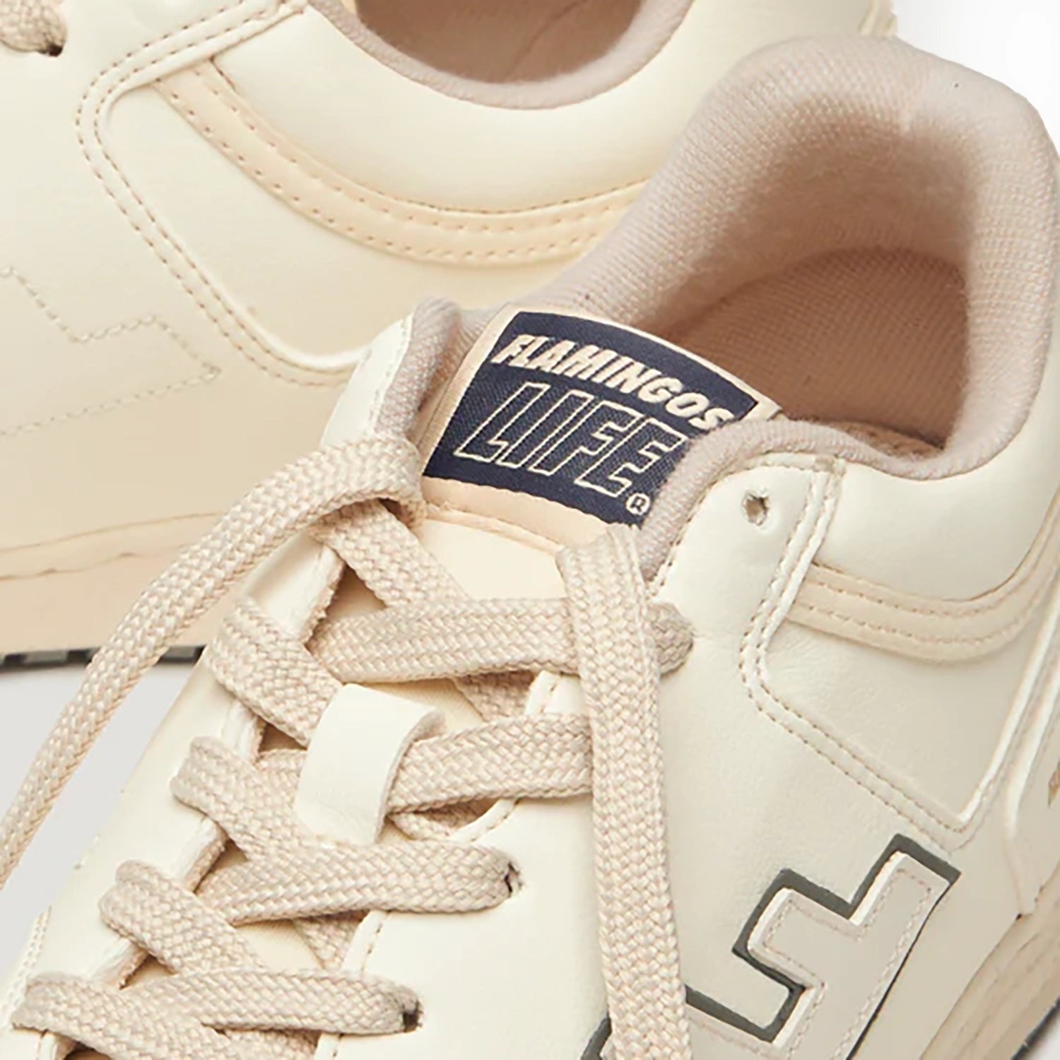 Flamingos Life Retro 90s - Stone Pearl