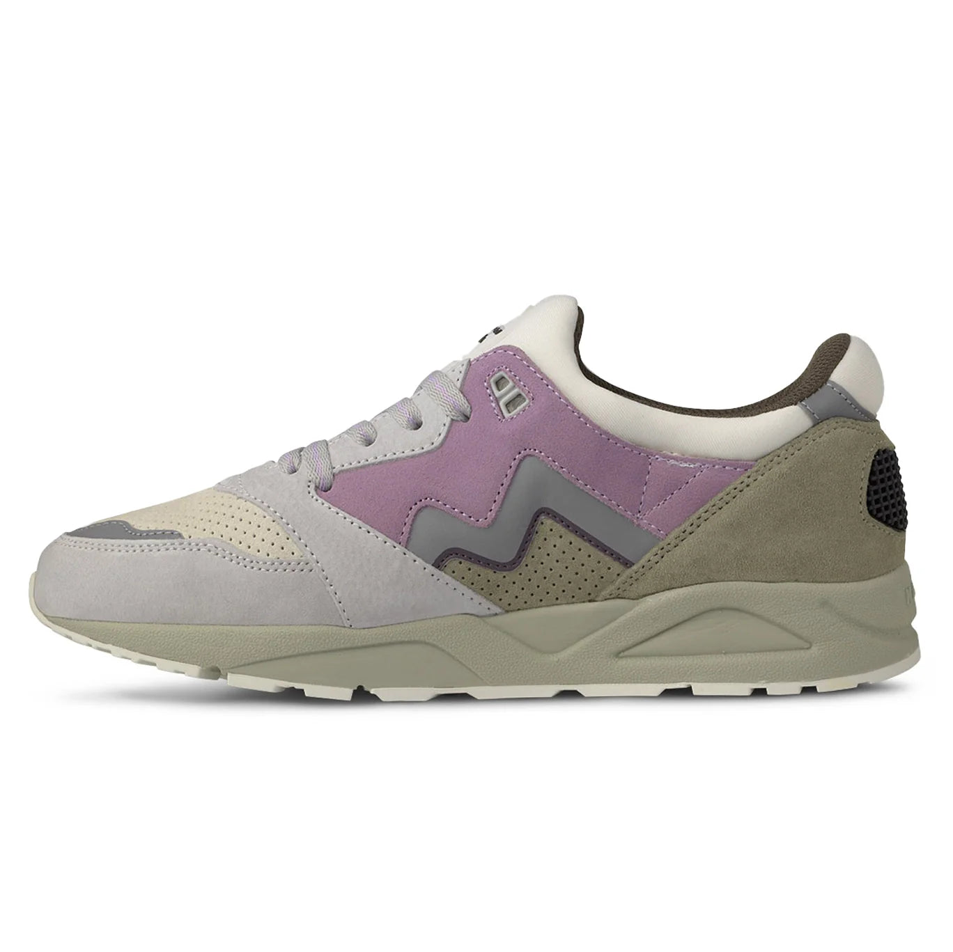 Karhu Aria 95 Trainer in Dawn Blue and Orchid Petal — sole view